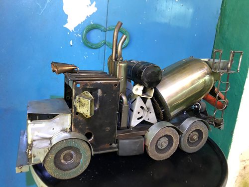 ואסים בוקאעי פסלון 3 מיקסר בטון 70*40*25 ס"מ 12 ק"ג עשוי מחלקי ברזל