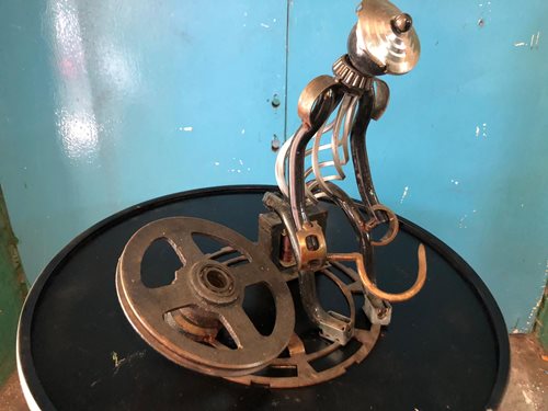 ואסים בוקאעי פסלון 2 איש הקמח 33*37*28 ס"מ משקל 7.5 ק"ע עשוי מחלקי מתכת